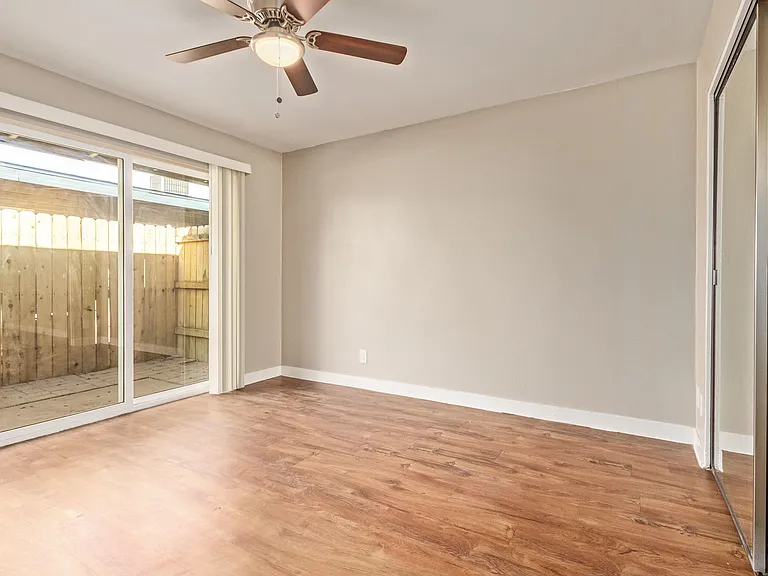 Palm View Manor — Photo 20