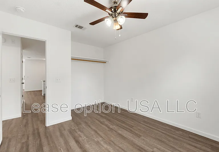 34 Pine St #B — Photo 4