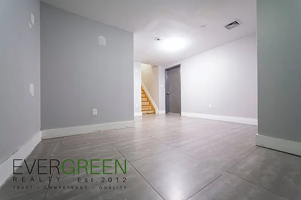 Rented by Evergreen Apartments BK | media 22