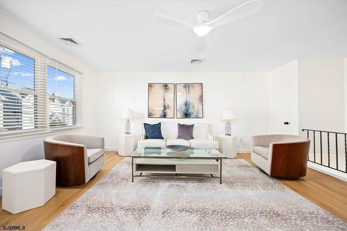2 bed, 1.0 bath, $2,450 — Photo 3