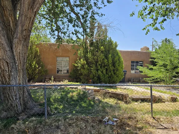 4928 5th St NW, Albuquerque, NM 87107