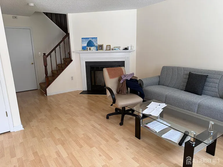 207 Darwin Ln — Photo 4