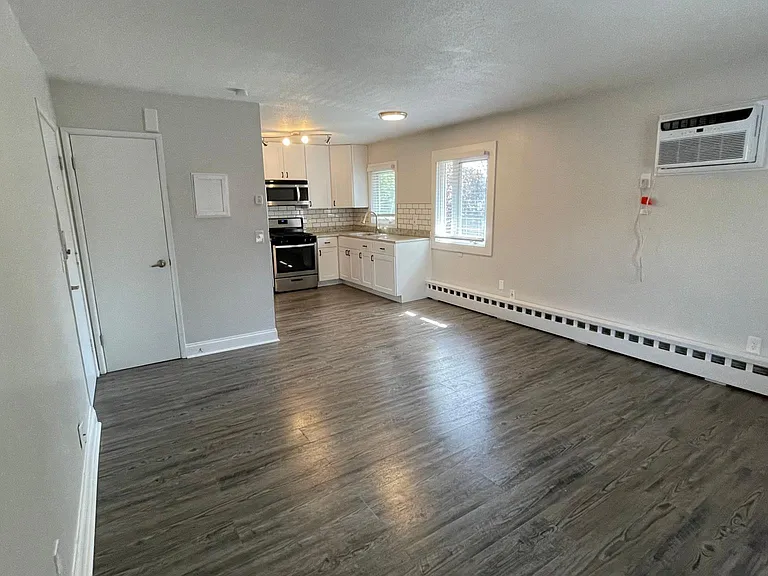 689 Lowry Ave NE #9 — Photo 18