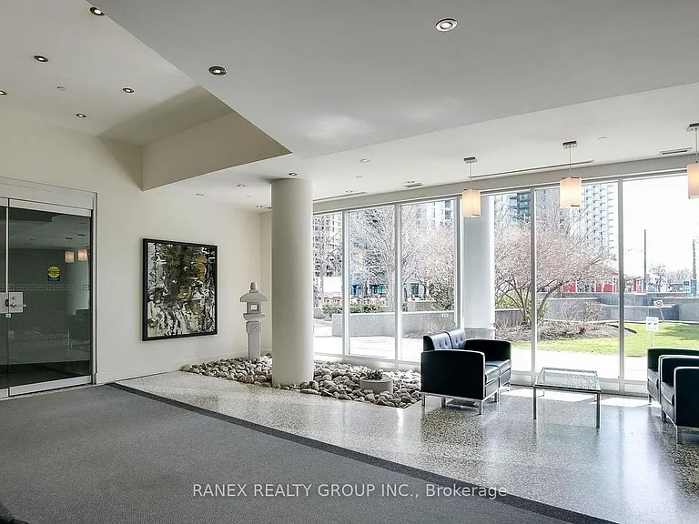 8 York St #2812 — Photo 4