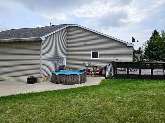 3rd image of 110 Meadow Ln