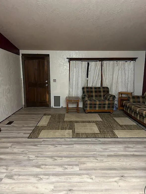 3 bed, 1128 sqft, $2,000 — Photo 2