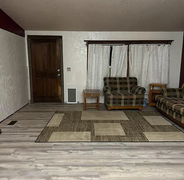 6683 Glendale Rd — Photo 2