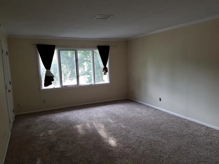 5311 Malibu Dr — Photo 13