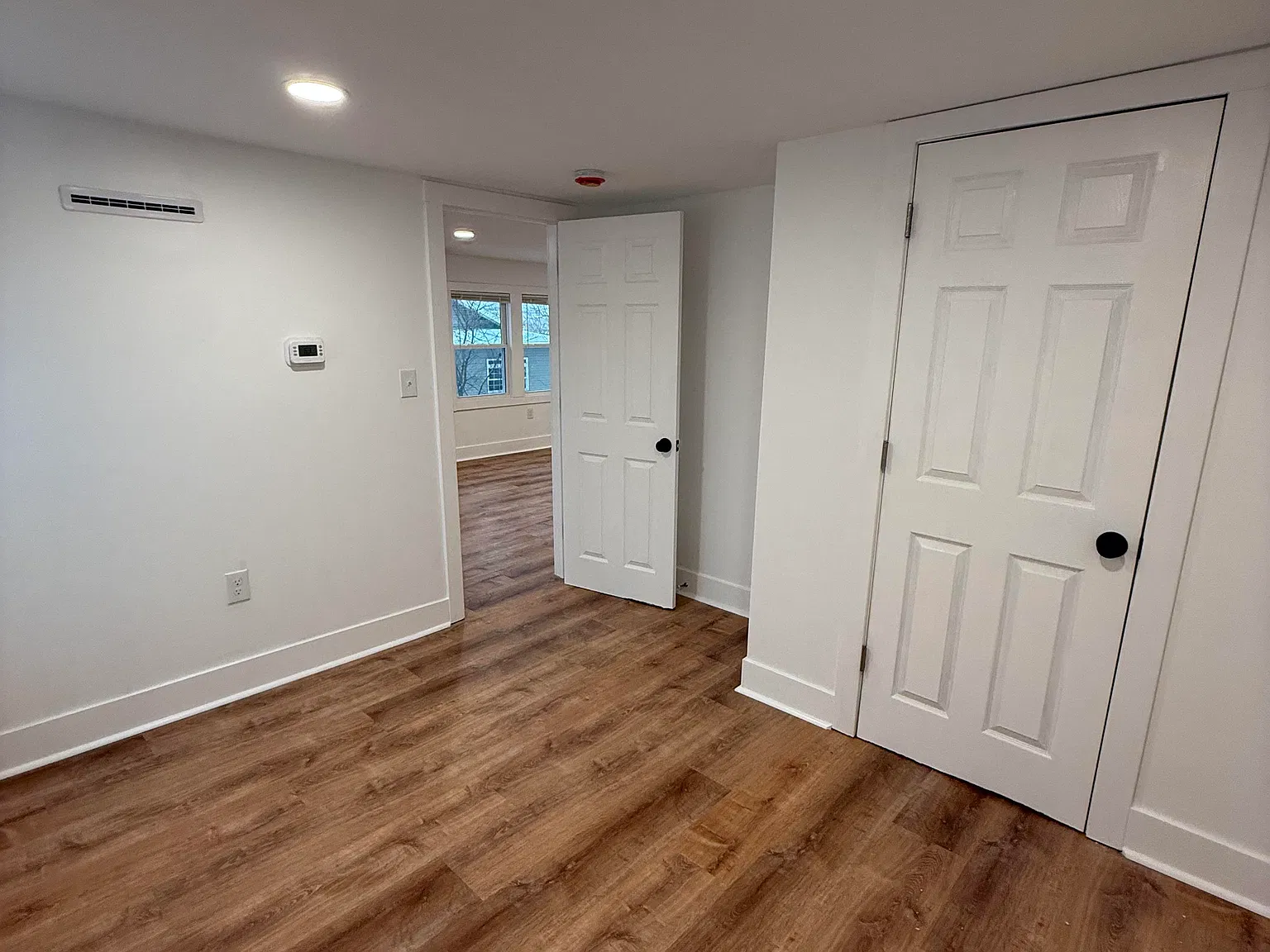 2 bed, 1000 sqft, $1,800 — Photo 4