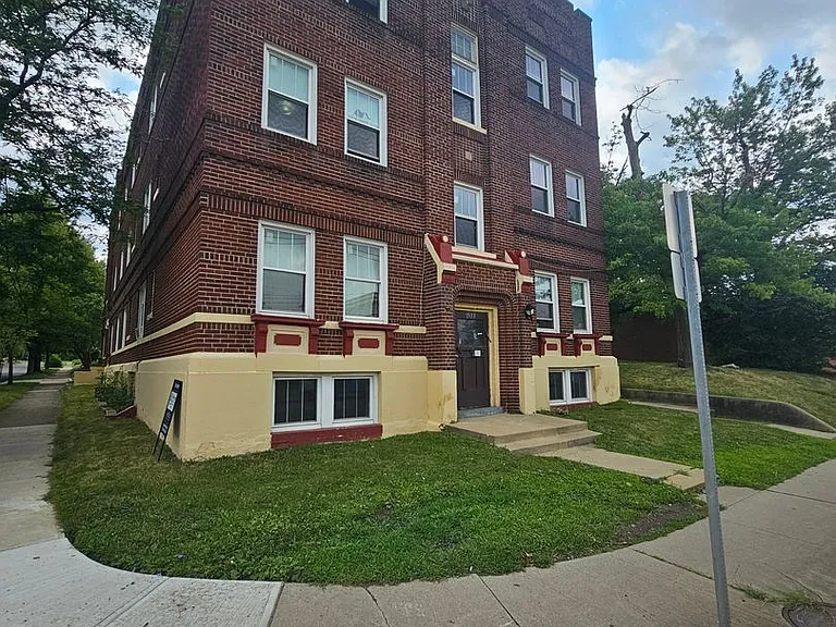 1933 Lee Rd — Photo 2