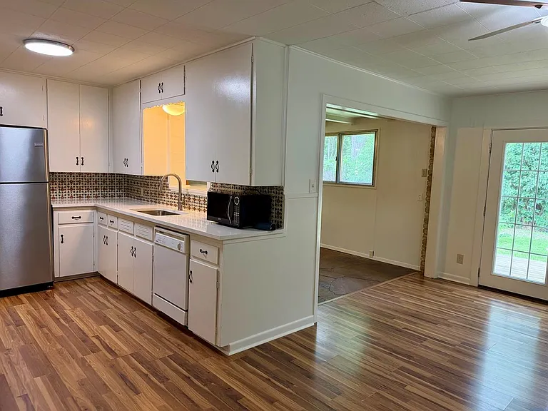 5510 Delwood Dr — Photo 6