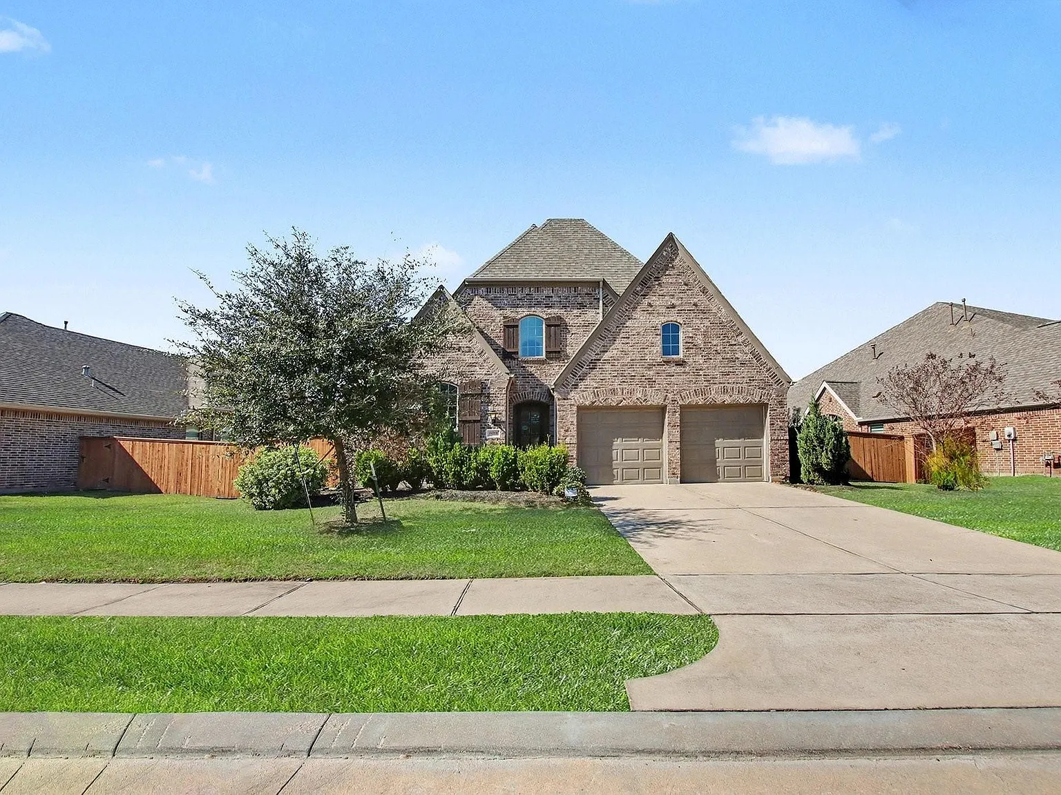 4 bed, 3.0 bath, 2885 sqft, $3,200 — Photo 2