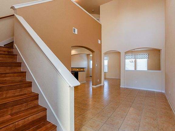 4th image of 3942 Calgary Cir