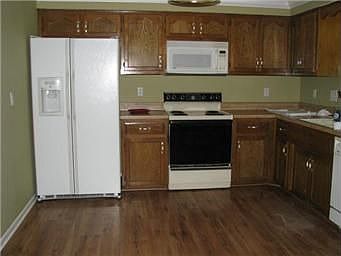 3rd image of 11518 N Walnut St