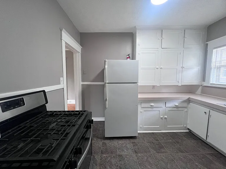 317 Pine Ave NW — Photo 10
