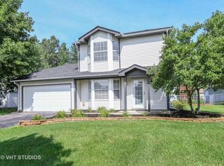 828 Knightsbridge Dr, Island Lake, IL 60042