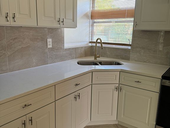 4th image of 710 Orange Ave