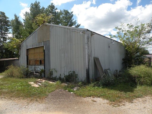 2nd image of 301 Beauchamp St