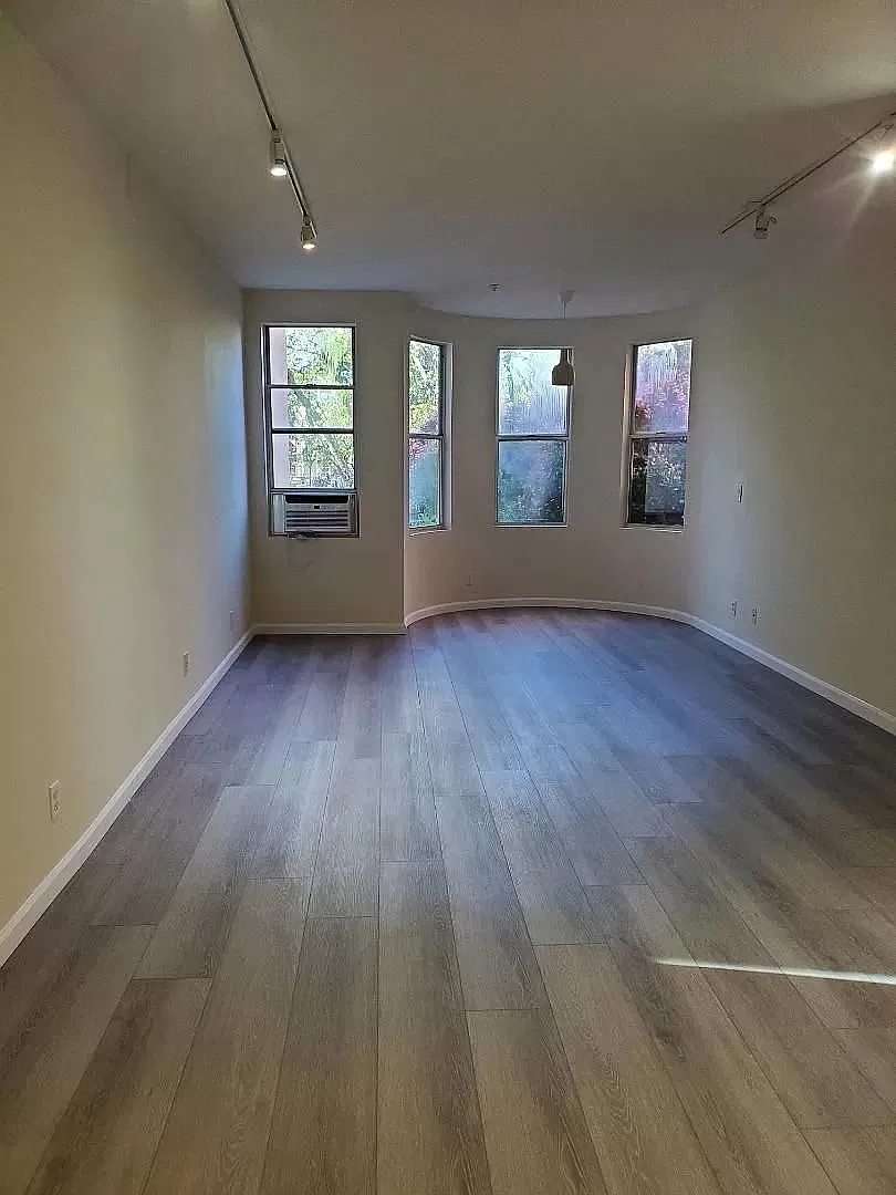 2 bed, 880 sqft, $4,600 — Photo 3