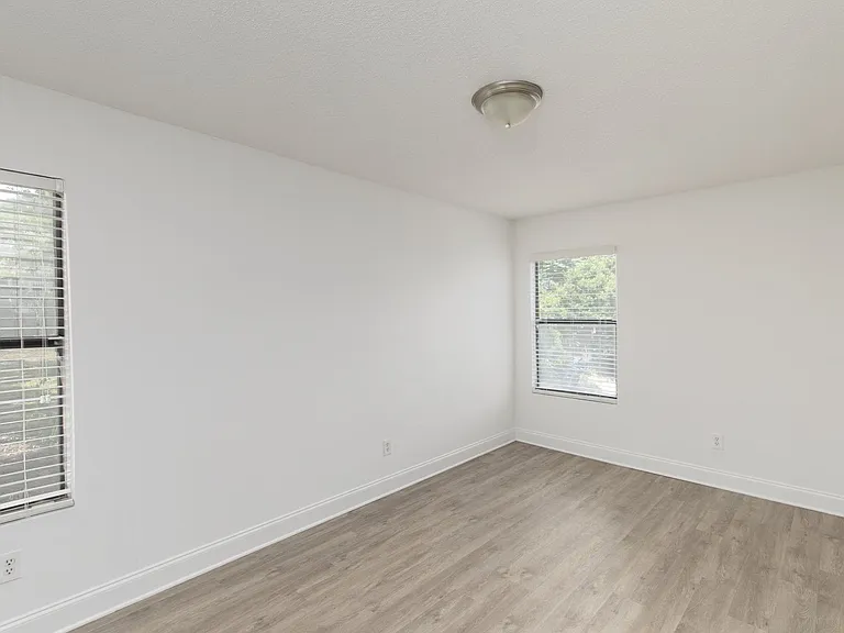 5th Avenue Apartments — Photo 44