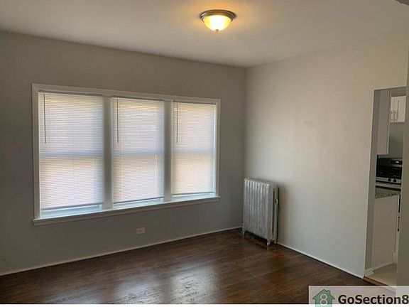 3rd image of 6752 S Crandon Ave #2