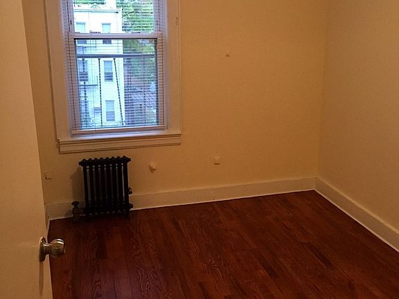 4th image of 39 Richardson St #2