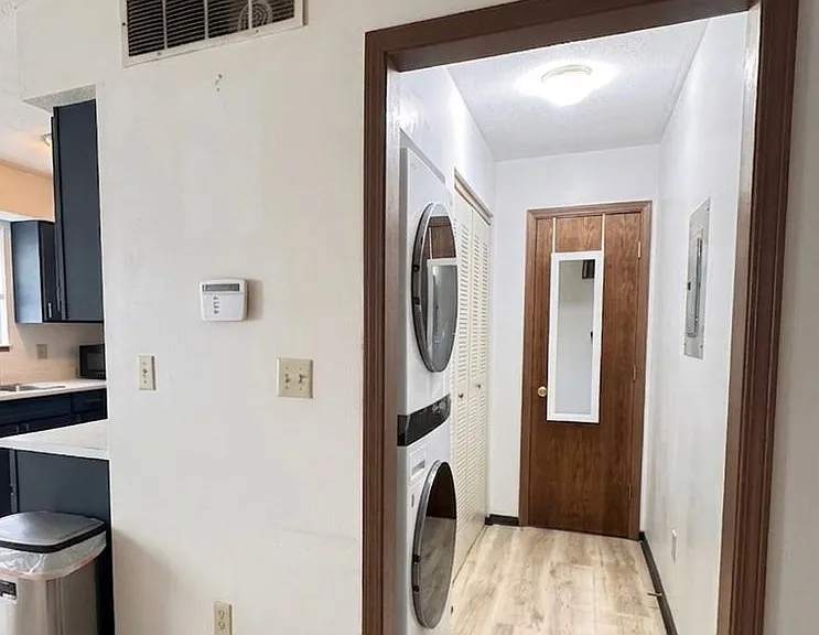 936 Camp St — Photo 14