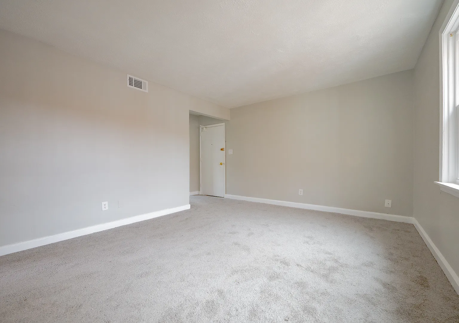 2 bed, 700 sqft, $1,650 — Photo 1