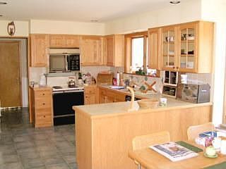 4th image of 19 Shorewood Dr