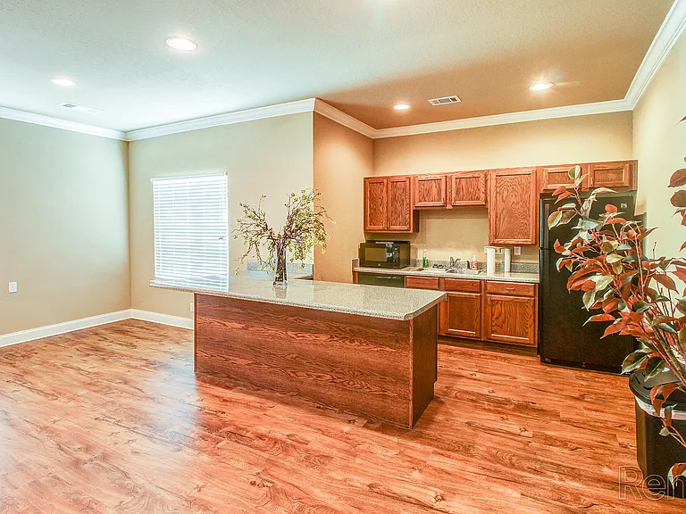 Knob Ridge Apartments — Photo 10