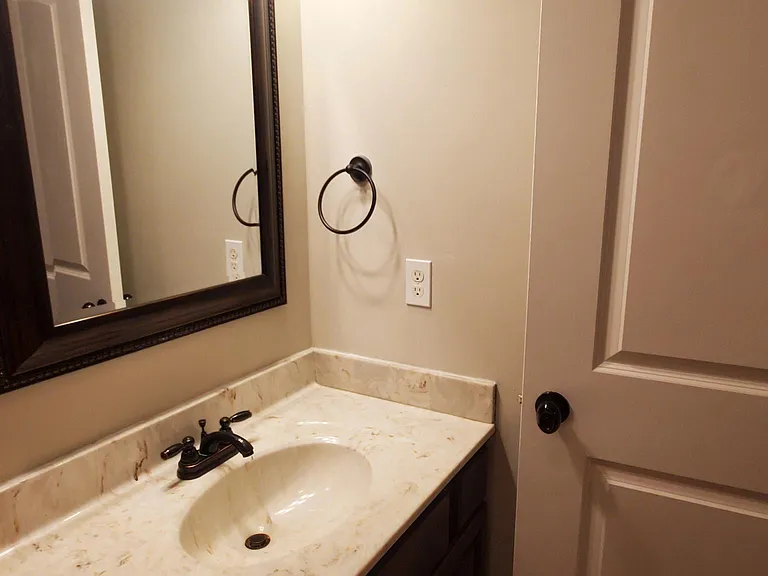 260 N Delphine Ave — Photo 14