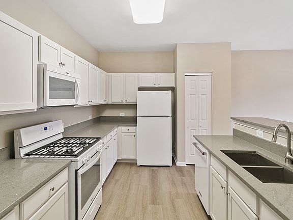 2nd image of 1171 Mount Vernon Dr