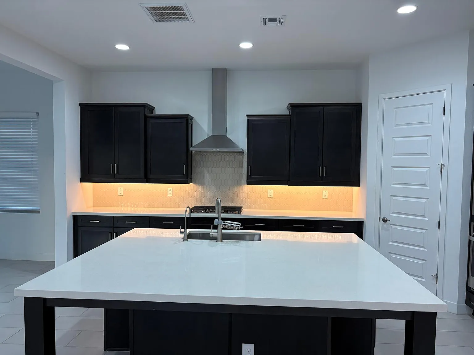 5 bed, 3300 sqft, $3,495 — Photo 1