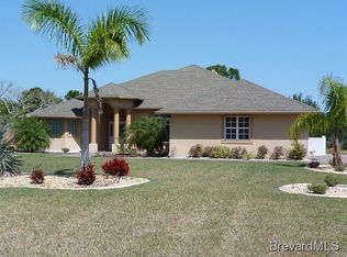 1713 Country Cove Cir, Malabar, FL 32950