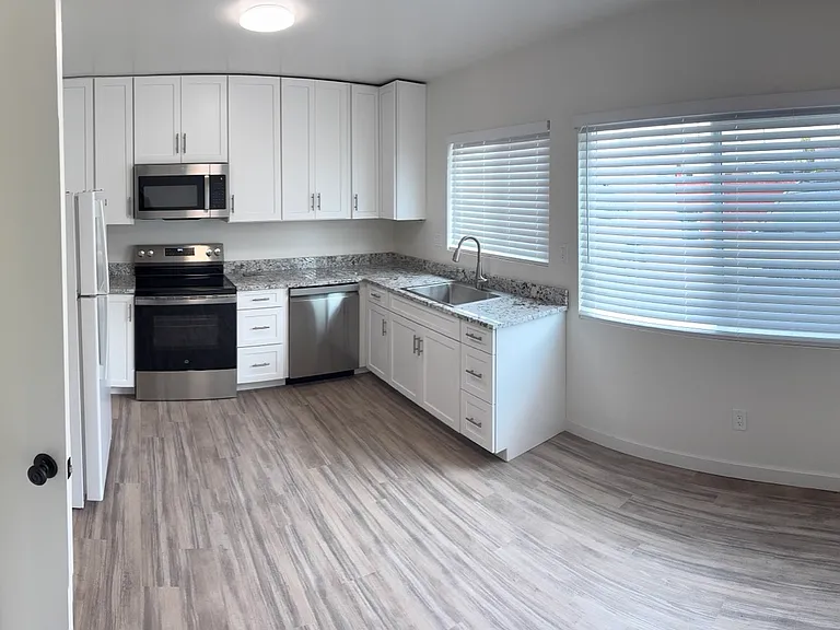 1050 Beryl St #C — Photo 9