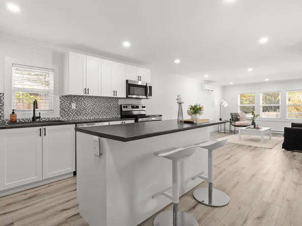 18 Commodore Ave, Middle Sackville, NS B4E 3B2
