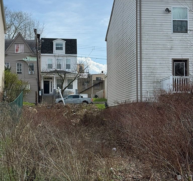 2nd image of 4913 Dearborn St