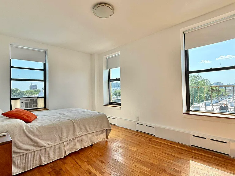 910 Park Pl #6A — Photo 4