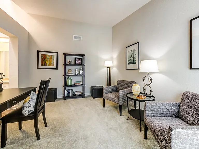 Aliso Creek Apartments — Photo 18