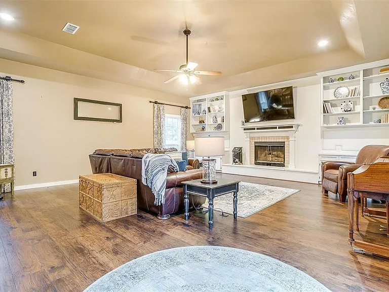 1317 Killian Dr — Photo 1