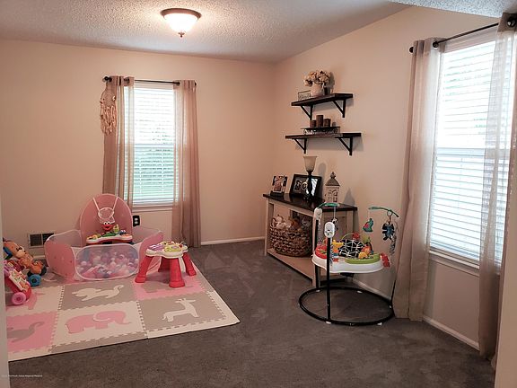 5th image of 652 Loxley Dr