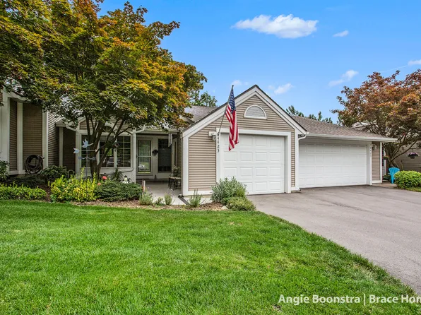 4423 Melody Ct NE, Grand Rapids, MI 49525