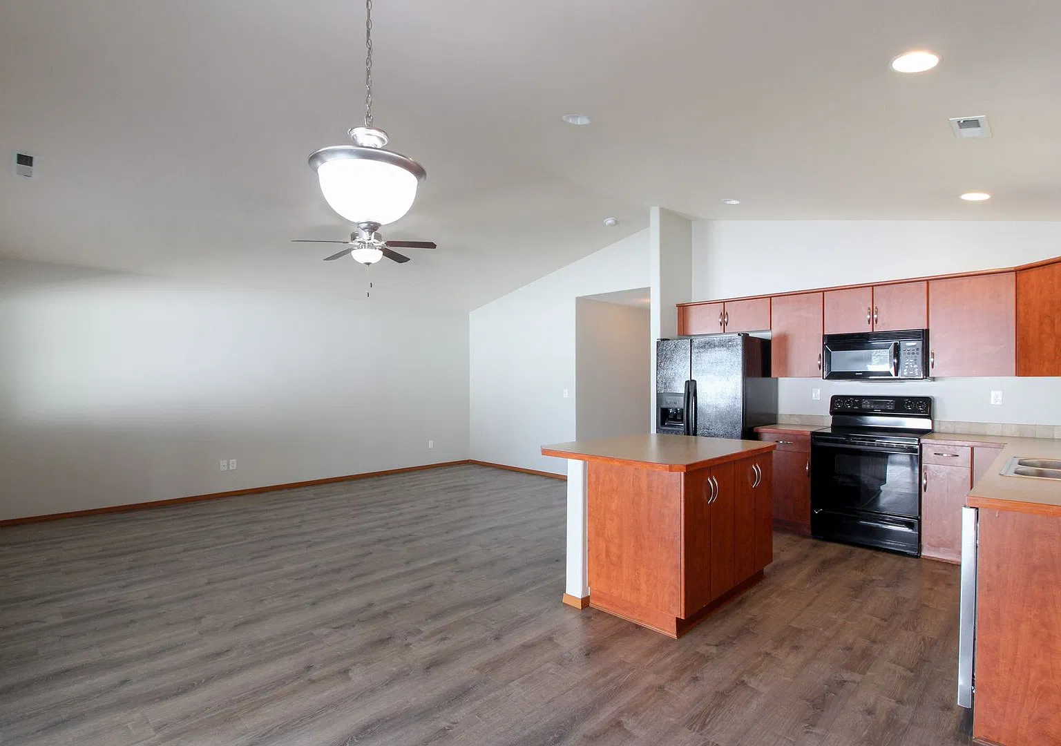 3 Bedroom, 2 Bath Home in Richland — Photo 4