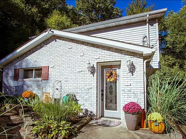 1321 24th Street Ext, Beaver Falls, PA 15010