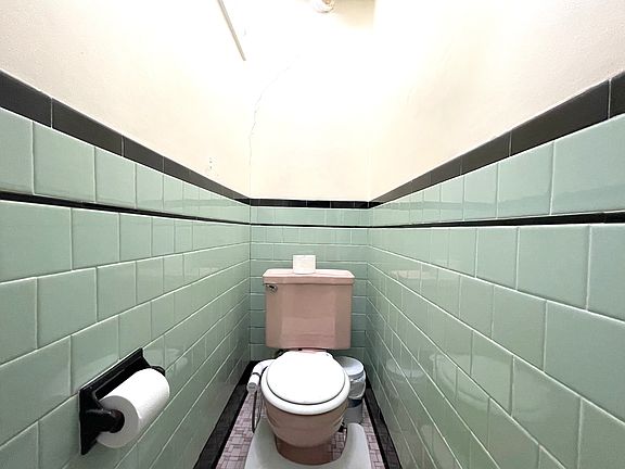 4th image of 160 Endicott St APT 4