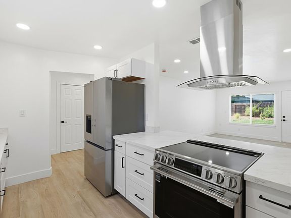 5th image of 3125 Churchill Rd