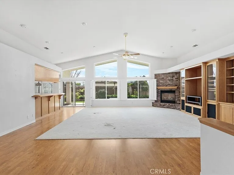 932 Skylark Ct — Photo 2