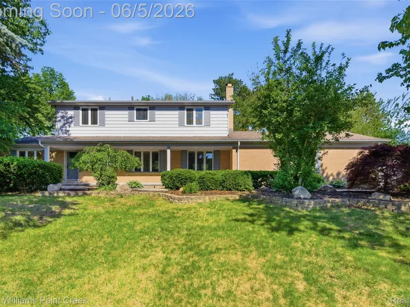 6966 Killarney Dr, Troy, MI 48098