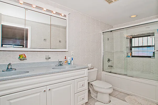 Sold by Luxor Homes & Investment Realty | media 7