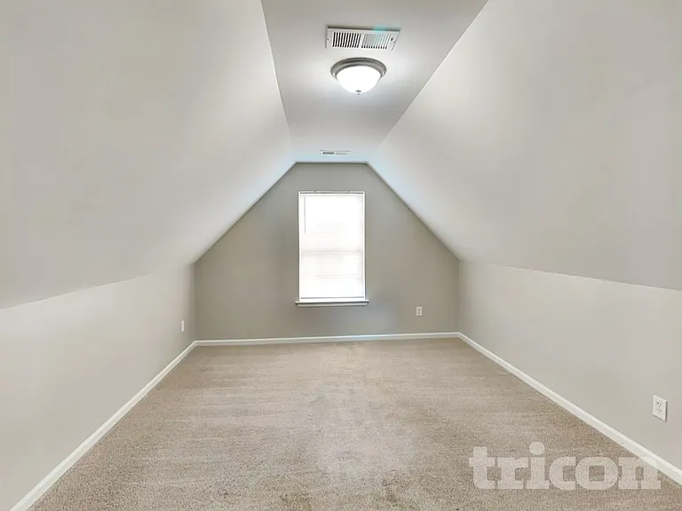 106 Newport Dr — Photo 18
